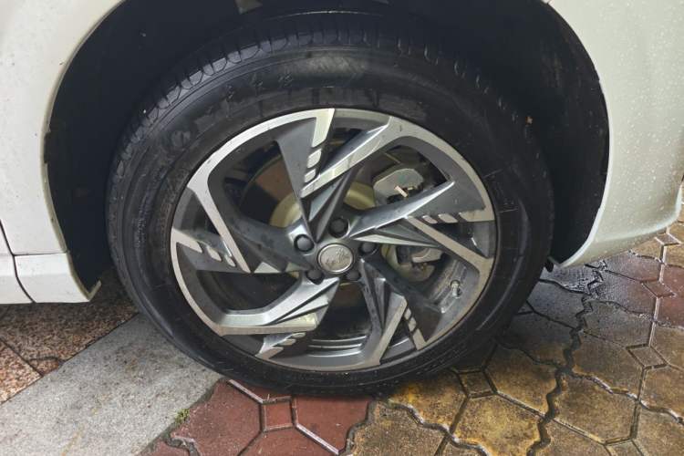 Used Hongqi HS3 PHEV 2024 PHEV 115km Jingwei Edition Right Front Wheel Hub