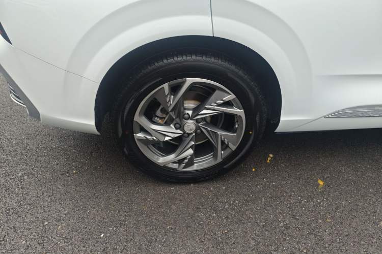 Used Hongqi HS3 PHEV 2024 PHEV 115km Jingwei Edition Right Rear Wheel Hub
