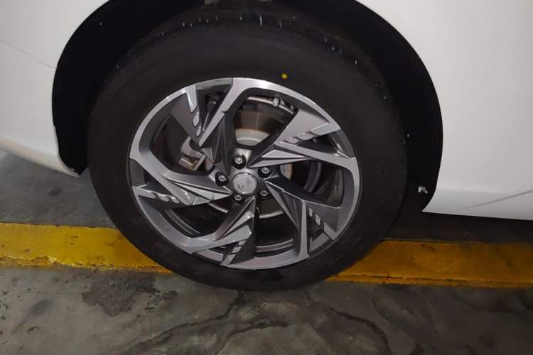 Used Hongqi HS3 PHEV 2024 PHEV 115km Jingwei Edition Right Rear Wheel Hub