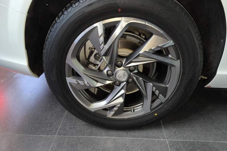 Used Hongqi HS3 PHEV 2024 PHEV 115km Jingwei Edition Right Rear Wheel Hub