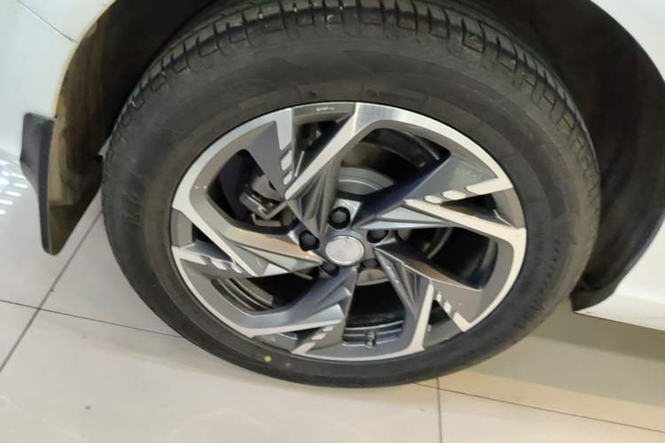 Used Hongqi HS3 PHEV 2024 PHEV 115km Jingwei Edition Right Rear Wheel Hub