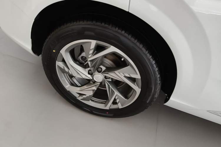 Used Hongqi HS3 PHEV 2024 PHEV 115km Jingwei Edition Right Rear Wheel Hub