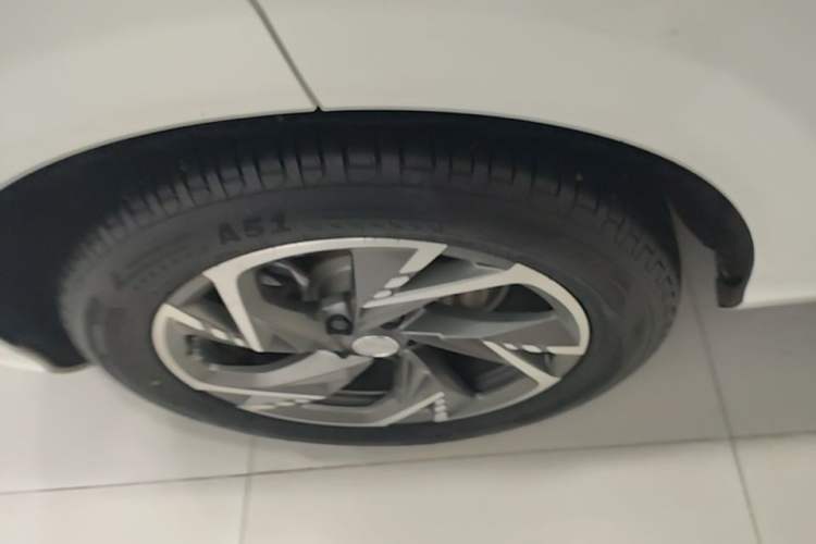Used Hongqi HS3 PHEV 2024 PHEV 115km Jingwei Edition Right Rear Wheel Hub