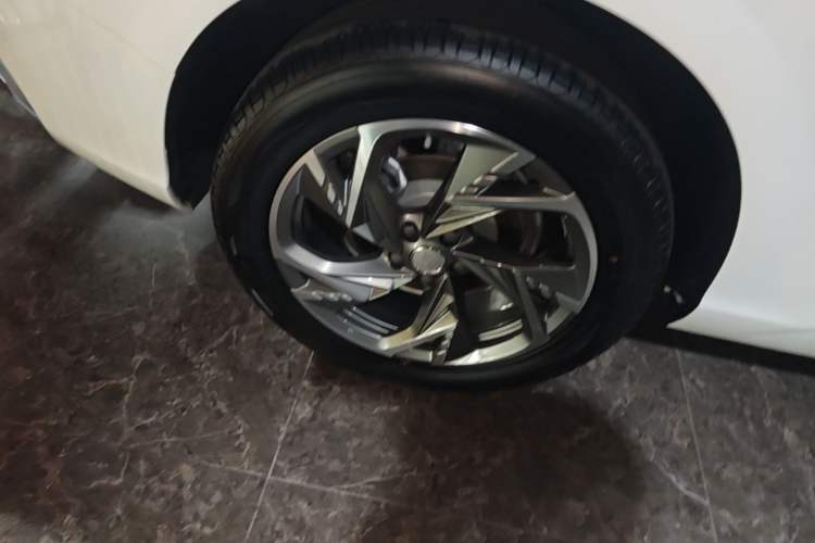 Used Hongqi HS3 PHEV 2024 PHEV 115km Jingwei Edition Right Rear Wheel Hub