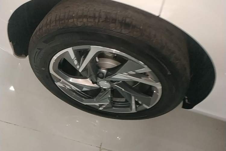 Used Hongqi HS3 PHEV 2024 PHEV 115km Jingwei Edition Right Rear Wheel Hub