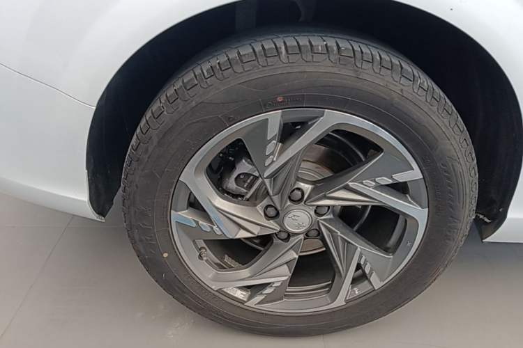 Used Hongqi HS3 PHEV 2024 PHEV 115km Jingwei Edition Right Rear Wheel Hub