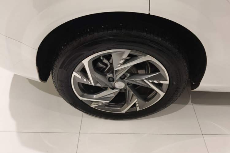Used Hongqi HS3 PHEV 2024 PHEV 115km Jingwei Edition Right Rear Wheel Hub
