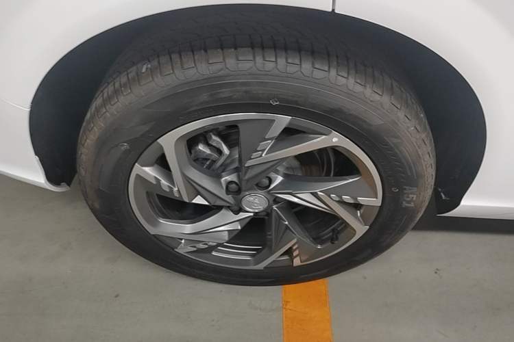 Used Hongqi HS3 PHEV 2024 PHEV 115km Jingwei Edition Right Rear Wheel Hub