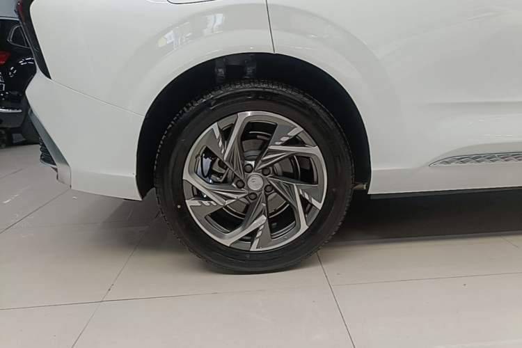 Used Hongqi HS3 PHEV 2024 PHEV 115km Jingwei Edition Right Rear Wheel Hub
