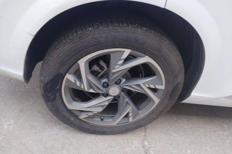 Used Hongqi HS3 PHEV 2024 PHEV 115km Jingwei Edition Right Rear Wheel Hub