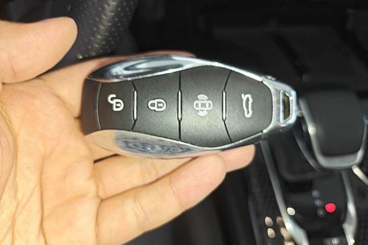 Used Hongqi HS3 PHEV 2024 PHEV 115km Jingwei Edition Vehicle Key