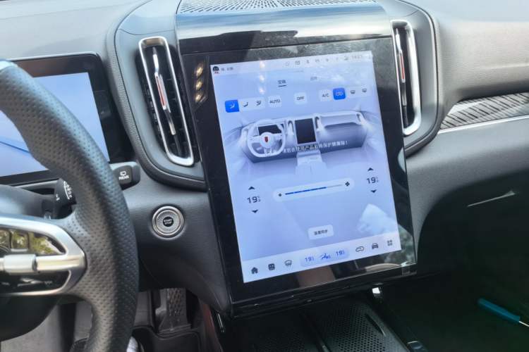 Used Hongqi HS3 PHEV 2025 Model 125km Jingwei 2 Millionth Anniversary Edition Audio And AC Panel