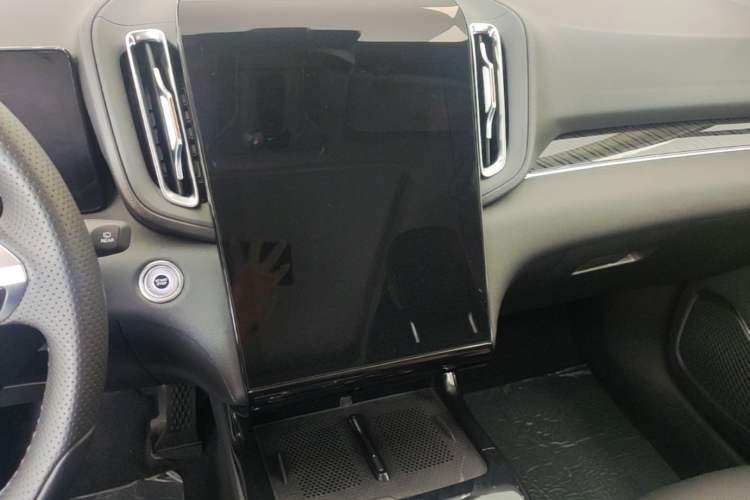 Used Hongqi HS3 PHEV 2025 Model 117km Jingwei Edition Audio And AC Panel