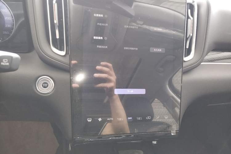 Used Hongqi HS3 PHEV 2025 Model 117km Jingwei Edition Audio And AC Panel