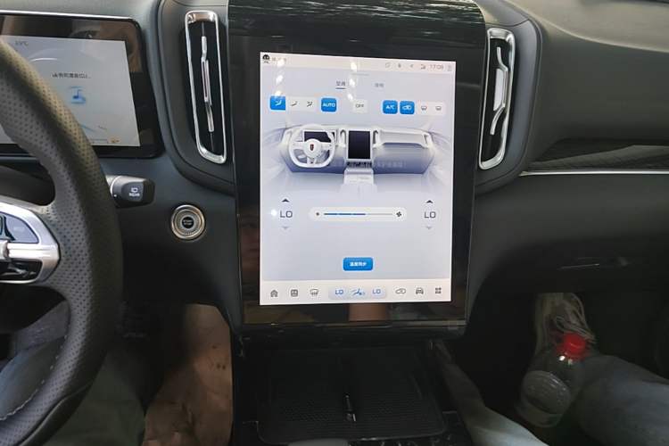 Used Hongqi HS3 PHEV 2025 Model 125km Jingwei 2 Millionth Anniversary Edition Audio And AC Panel