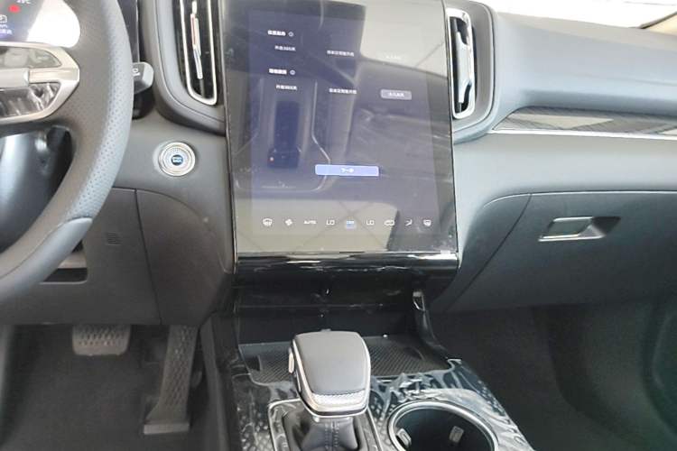 Used Hongqi HS3 PHEV 2025 Model PHEV 117km Jingwei PLUS Edition Audio And AC Panel