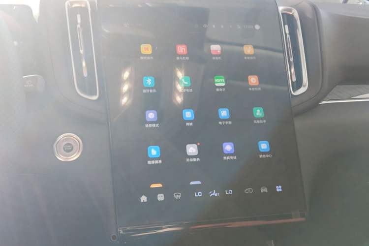 Used Hongqi HS3 PHEV 2025 Model 117km Jingwei Edition Audio And AC Panel