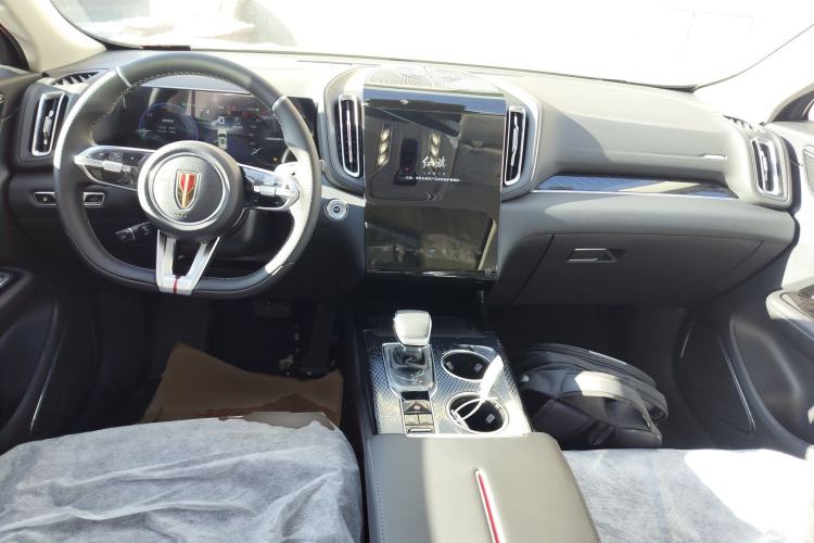 Used Hongqi HS3 PHEV 2025 Model 125km Jingwei 2 Millionth Anniversary Edition Center Console