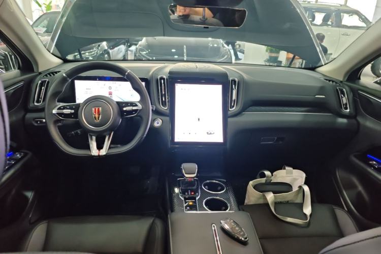 Used Hongqi HS3 PHEV 2025 Model 125km Jingwei 2 Millionth Anniversary Edition Center Console