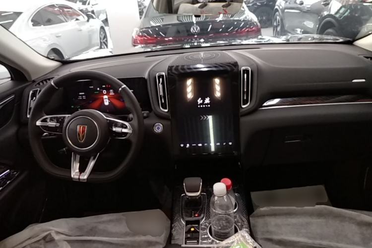 Used Hongqi HS3 PHEV 2025 Model 117km Jingwei Edition Center Console