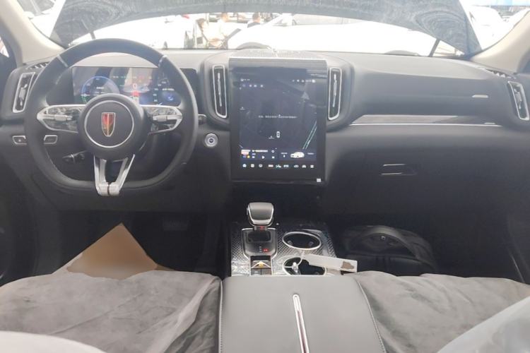 Used Hongqi HS3 PHEV 2025 Model 125km Jingwei 2 Millionth Anniversary Edition Center Console