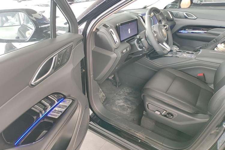 Used Hongqi HS3 PHEV 2025 Model 125km Jingwei 2 Millionth Anniversary Edition Driver Seat
