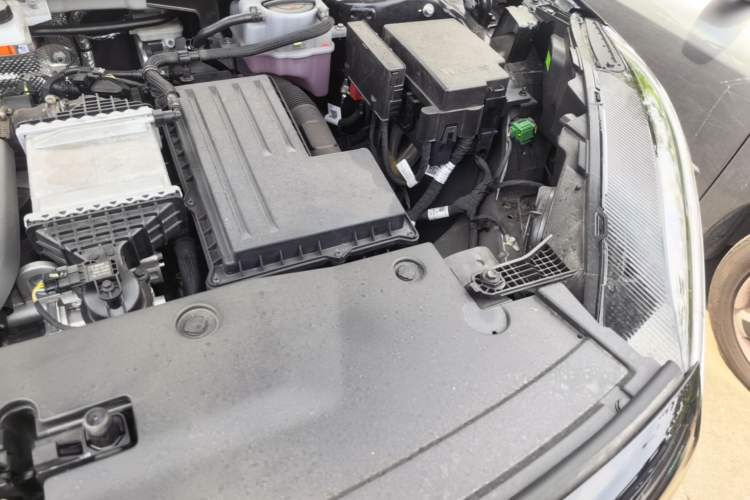 Used Hongqi HS3 PHEV 2025 Model 125km Jingwei 2 Millionth Anniversary Edition Engine Bay Left