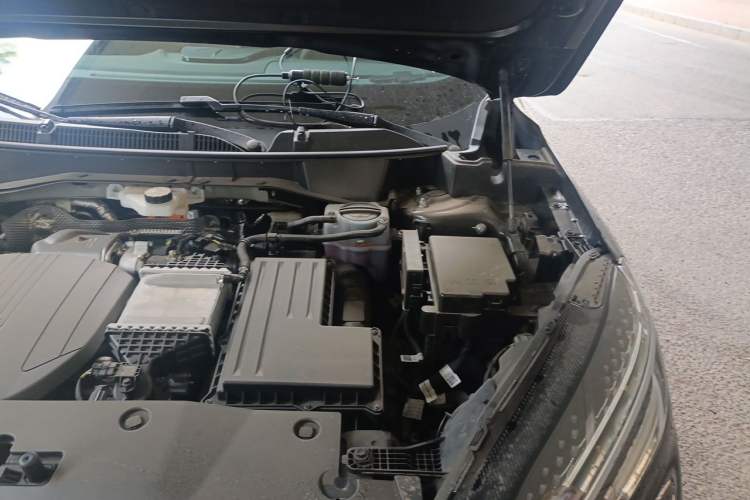 Used Hongqi HS3 PHEV 2025 Model 125km Jingwei 2 Millionth Anniversary Edition Engine Bay Left