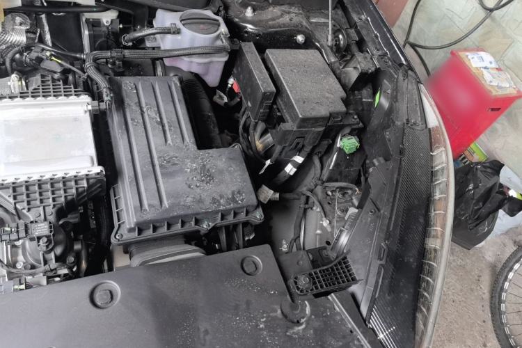 Used Hongqi HS3 PHEV 2025 Model 125km Jingwei PLUS 2 Millionth Anniversary Edition Engine Bay Left