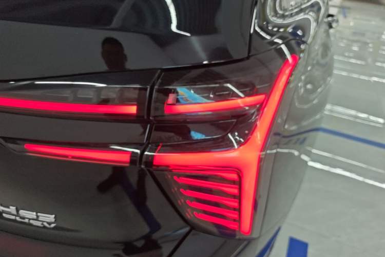 Used Hongqi HS3 PHEV 2025 Model 125km Jingwei PLUS 2 Millionth Anniversary Edition Exterior 3