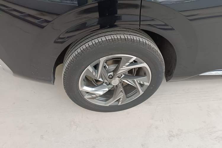 Used Hongqi HS3 PHEV 2025 Model 117km Jingwei Edition Exterior 8
