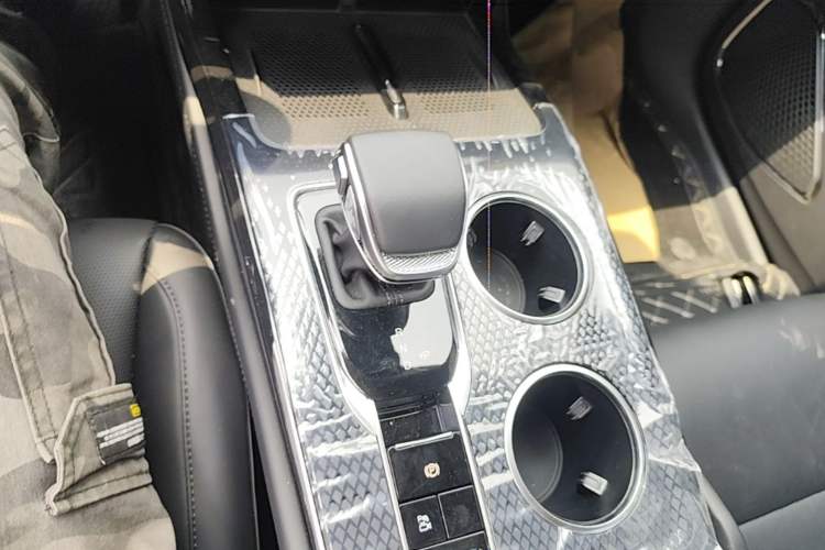 Used Hongqi HS3 PHEV 2025 Model 117km Jingwei Edition Gear Lever