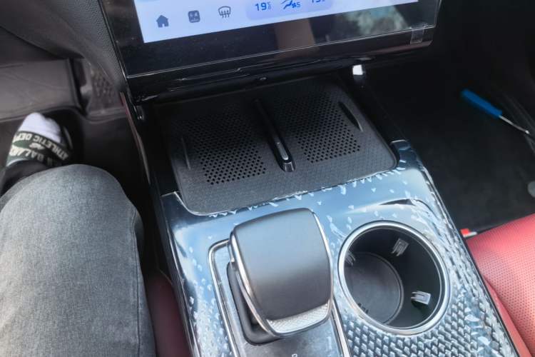 Used Hongqi HS3 PHEV 2025 Model 125km Jingwei 2 Millionth Anniversary Edition Gear Lever