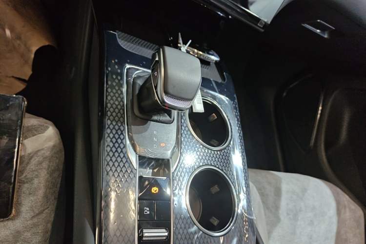 Used Hongqi HS3 PHEV 2025 Model 125km Jingwei PLUS 2 Millionth Anniversary Edition Gear Lever