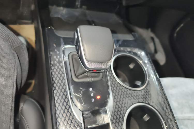 Used Hongqi HS3 PHEV 2025 Model PHEV 117km Jingwei PLUS Edition Gear Lever