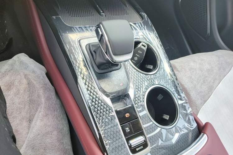 Used Hongqi HS3 PHEV 2025 Model 125km Jingwei 2 Millionth Anniversary Edition Gear Lever