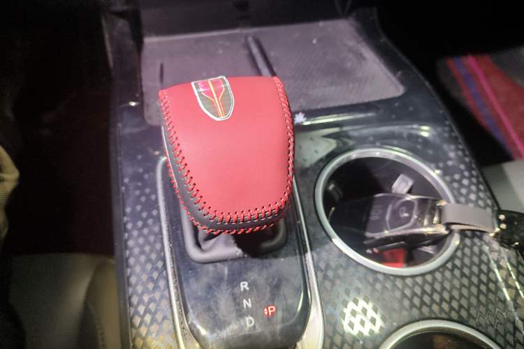 Used Hongqi HS3 PHEV 2025 Model PHEV 117km Jingwei PLUS Edition Gear Lever