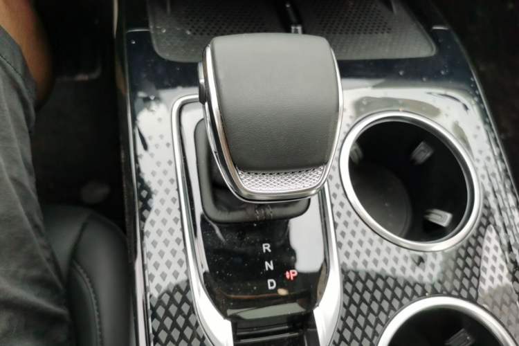 Used Hongqi HS3 PHEV 2025 Model 117km Jingwei Edition Gear Lever
