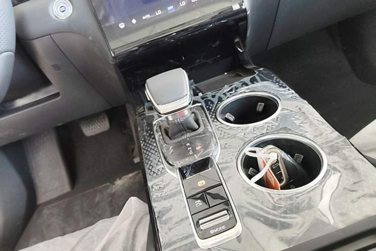Used Hongqi HS3 PHEV 2025 Model PHEV 117km Jingwei PLUS Edition Gear Lever