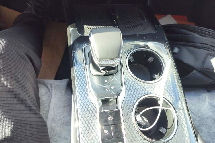 Used Hongqi HS3 PHEV 2025 Model 125km Jingwei 2 Millionth Anniversary Edition Gear Lever