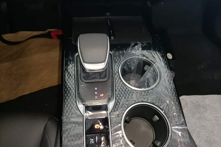 Used Hongqi HS3 PHEV 2025 Model 117km Jingwei Edition Gear Lever