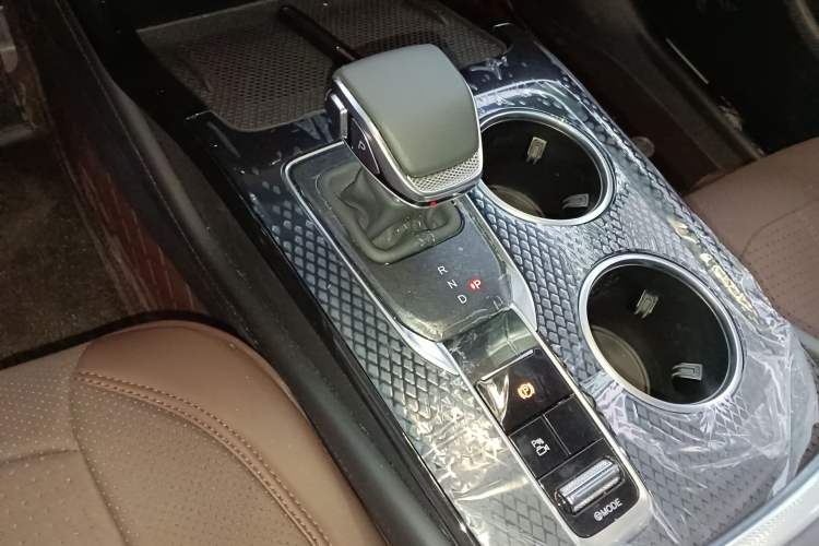 Used Hongqi HS3 PHEV 2025 Model 117km Jingwei Edition Gear Lever