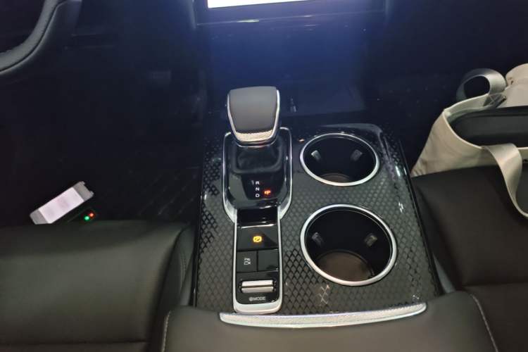 Used Hongqi HS3 PHEV 2025 Model 125km Jingwei 2 Millionth Anniversary Edition Gear Lever