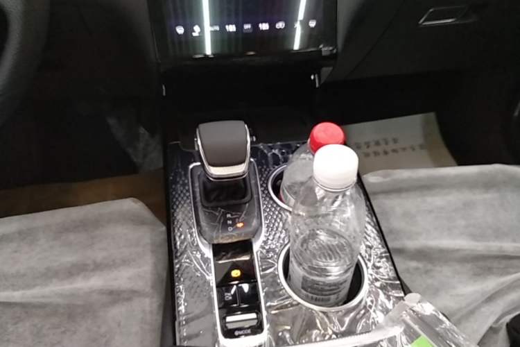 Used Hongqi HS3 PHEV 2025 Model 117km Jingwei Edition Gear Lever