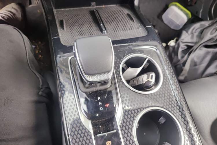 Used Hongqi HS3 PHEV 2025 Model 117km Jingwei Edition Gear Lever