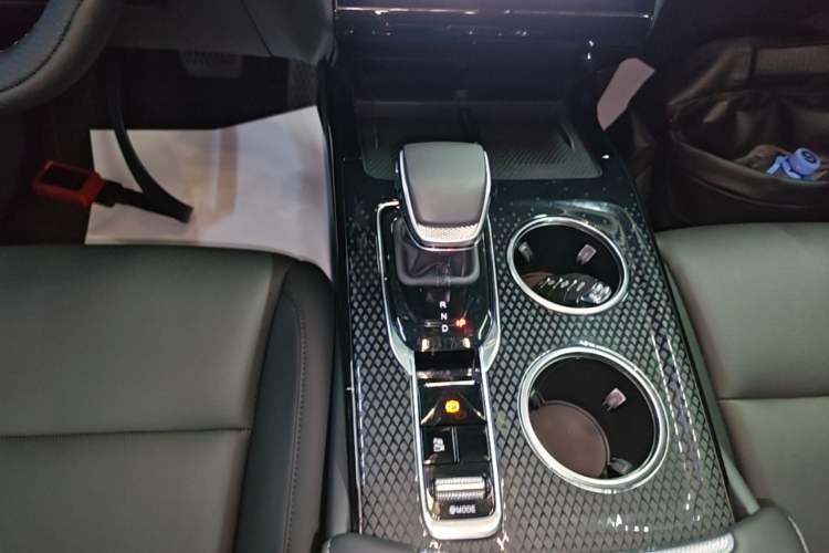 Used Hongqi HS3 PHEV 2025 Model PHEV 117km Jingwei PLUS Edition Gear Lever