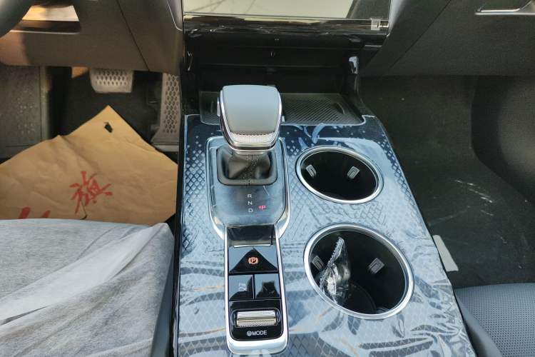 Used Hongqi HS3 PHEV 2025 Model 125km Jingwei PLUS 2 Millionth Anniversary Edition Gear Lever