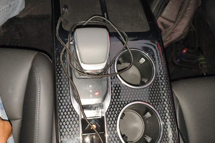 Used Hongqi HS3 PHEV 2025 Model 125km Jingwei 2 Millionth Anniversary Edition Gear Lever