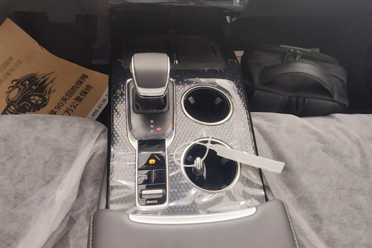 Used Hongqi HS3 PHEV 2025 Model 125km Jingwei 2 Millionth Anniversary Edition Gear Lever