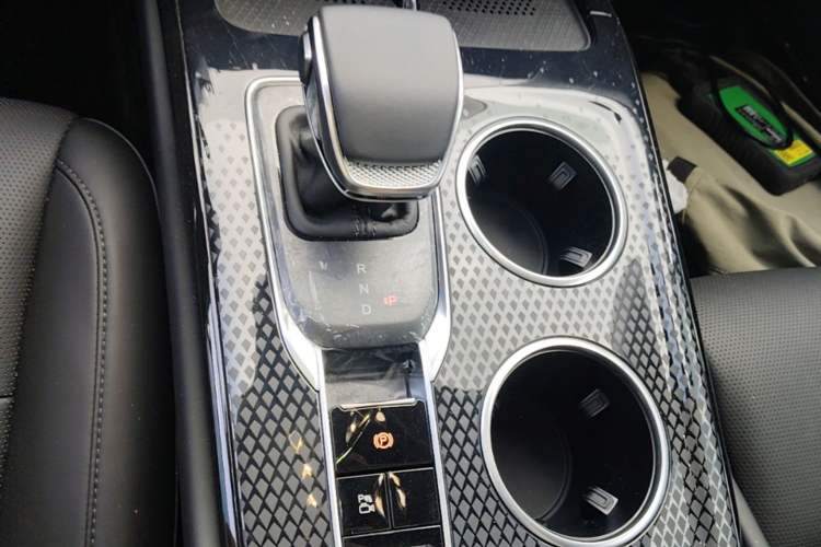Used Hongqi HS3 PHEV 2025 Model 117km Jingwei Edition Gear Lever